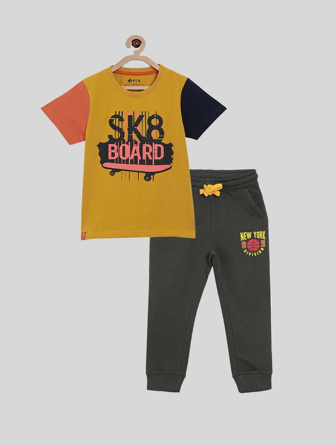 Boys T-shirt & Jogger set - Multicolor